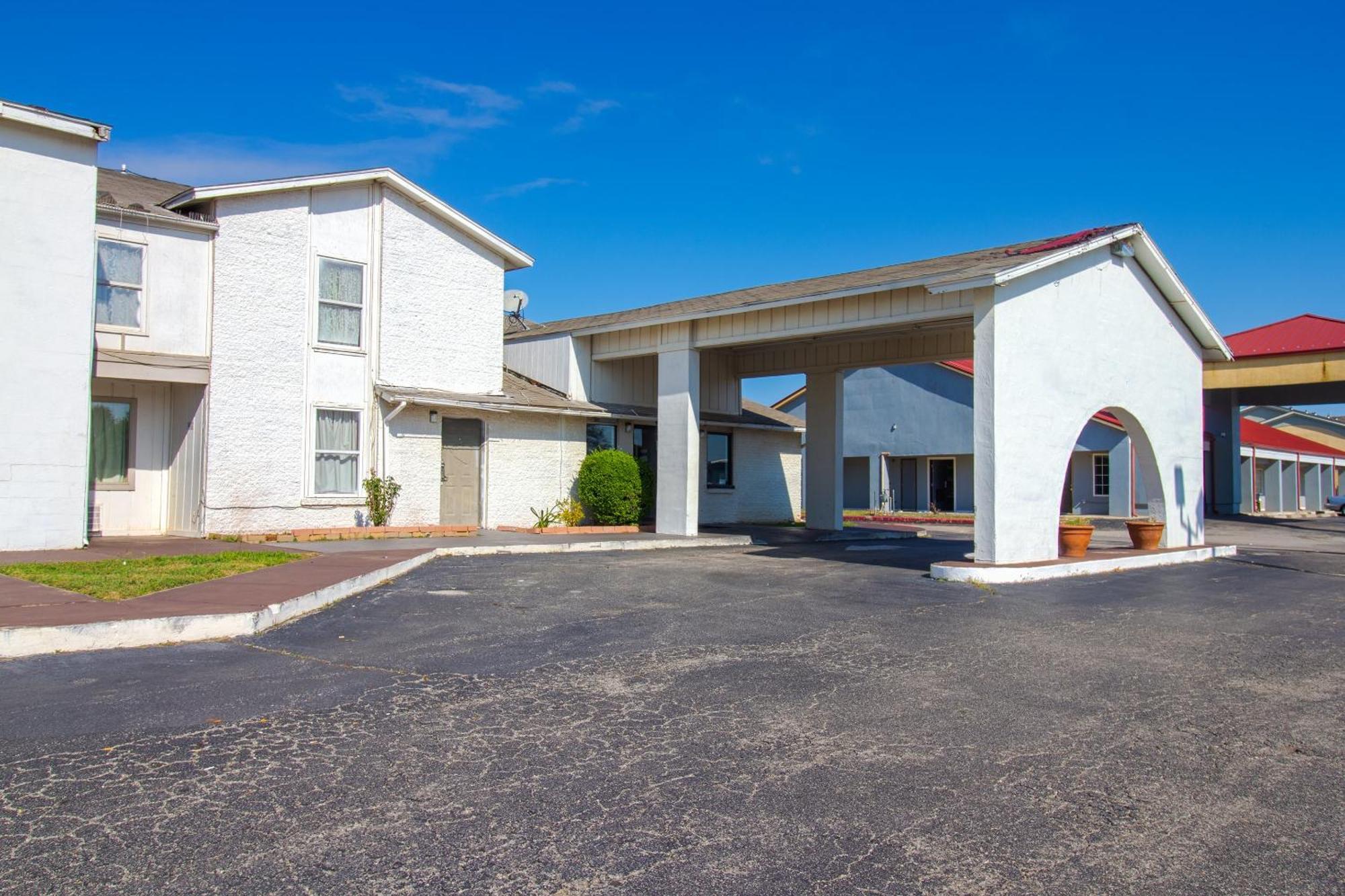 Studio Inn Extended Stay Oklahoma City Airport By Oyo Екстериор снимка