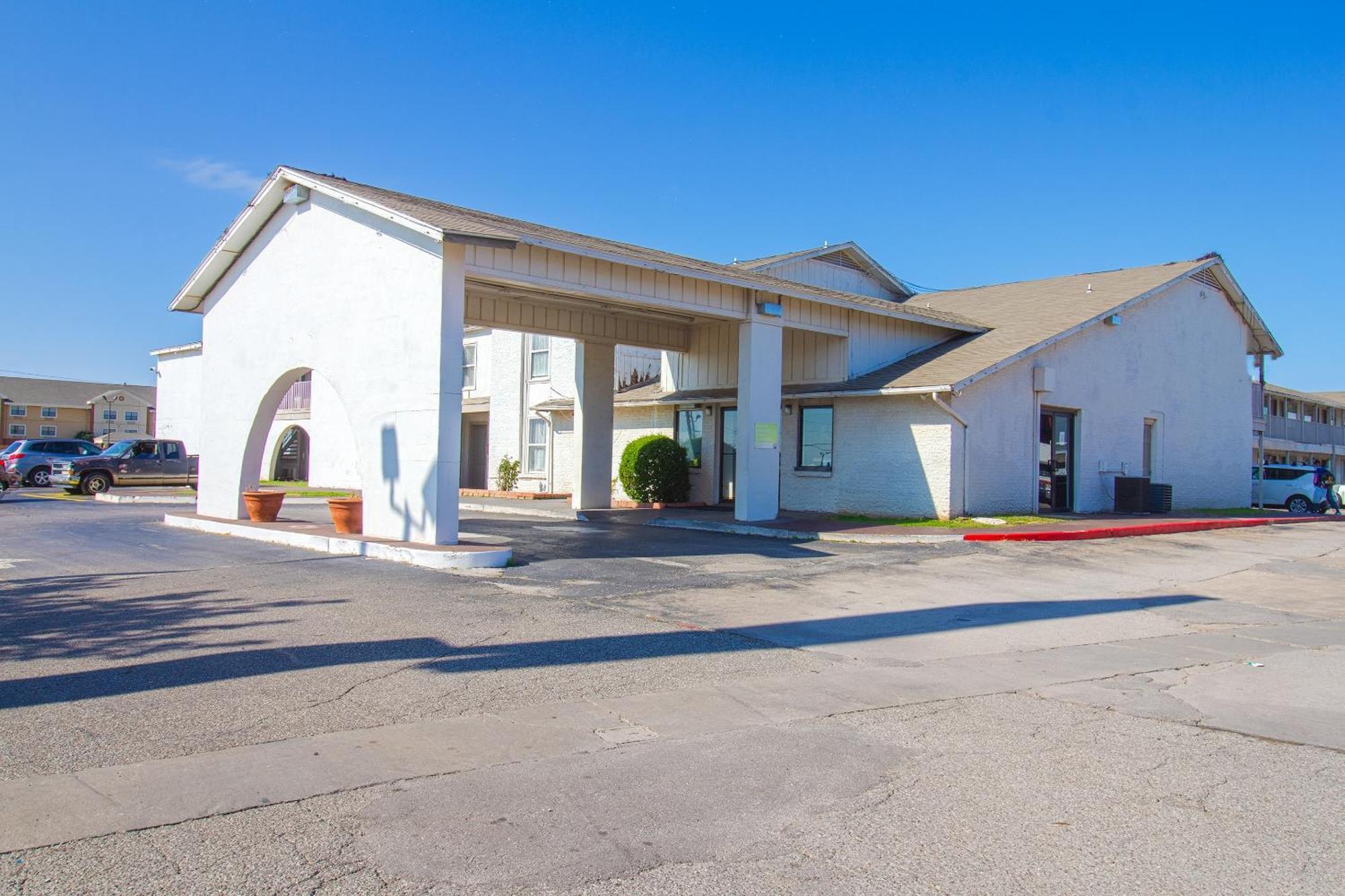 Studio Inn Extended Stay Oklahoma City Airport By Oyo Екстериор снимка