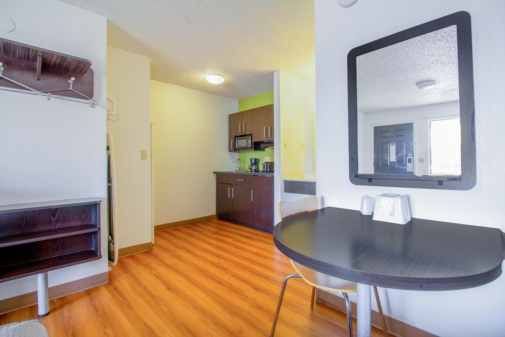 Studio Inn Extended Stay Oklahoma City Airport By Oyo Екстериор снимка