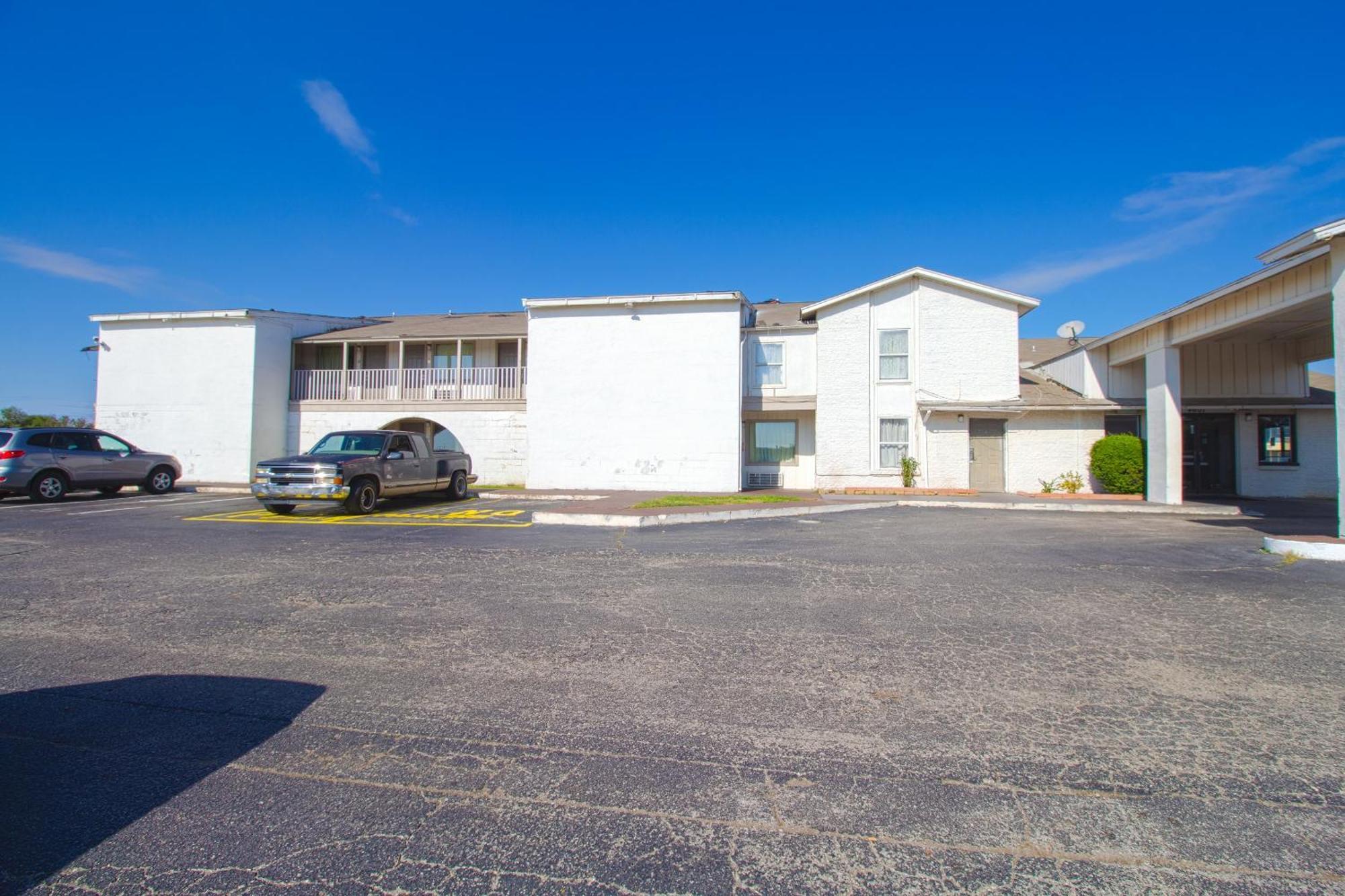 Studio Inn Extended Stay Oklahoma City Airport By Oyo Екстериор снимка