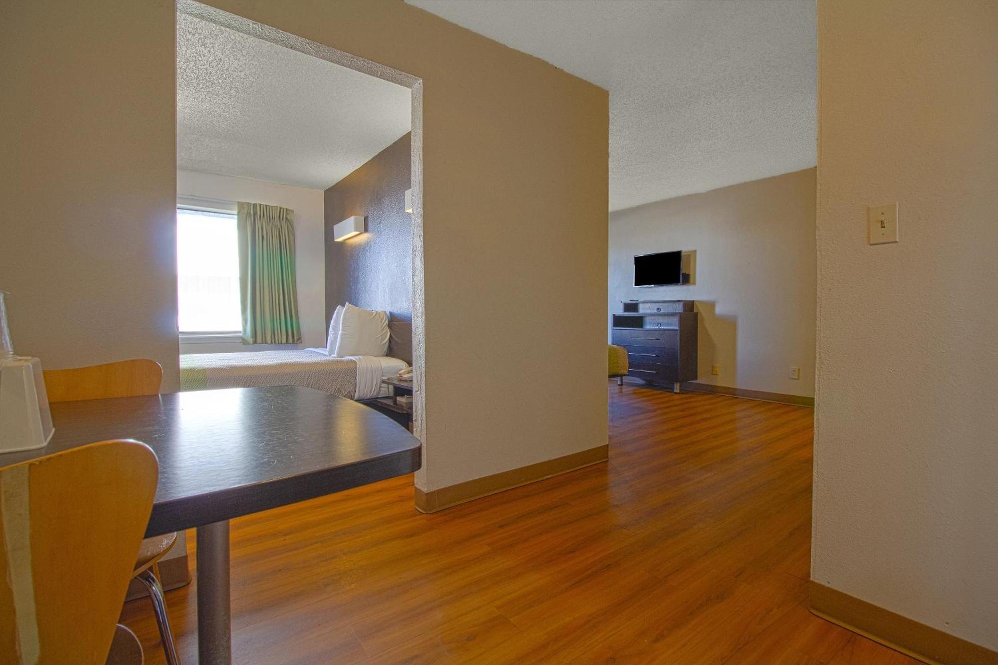 Studio Inn Extended Stay Oklahoma City Airport By Oyo Екстериор снимка