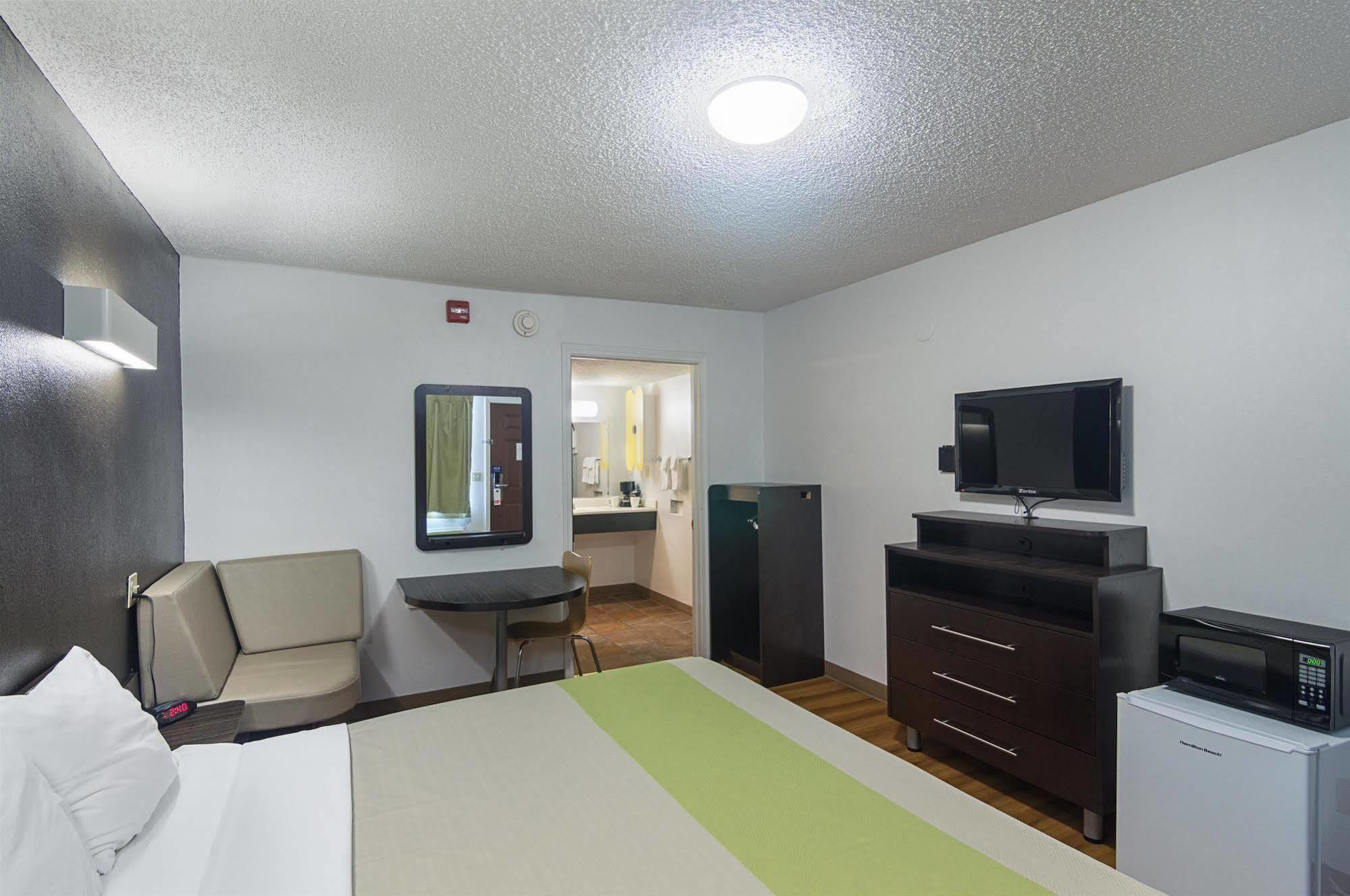 Studio Inn Extended Stay Oklahoma City Airport By Oyo Екстериор снимка
